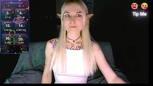 Snapshot of mischellemeow13 chatting on October 2, 10:24 pm mischellemeow13 online show from October 2, 10:24 pm