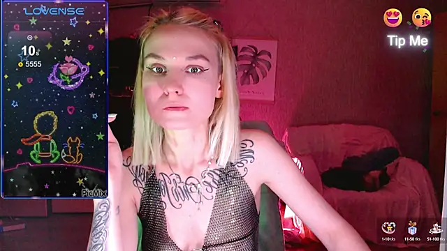 Snapshot of mischellemeow13 chatting on October 8, 2:24 am mischellemeow13 online show from October 8, 2:24 am
