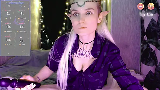 Snapshot of mischellemeow13 chatting on September 21, 6:13 pm mischellemeow13 online show from September 21, 6:13 pm