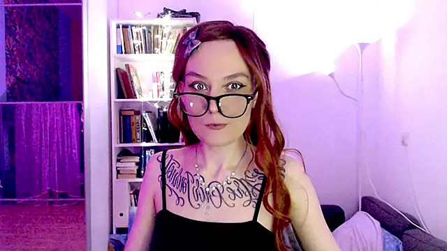 Snapshot of mischellemeow13 chatting on February 9, 1:11 am mischellemeow13 online show from February 9, 1:11 am