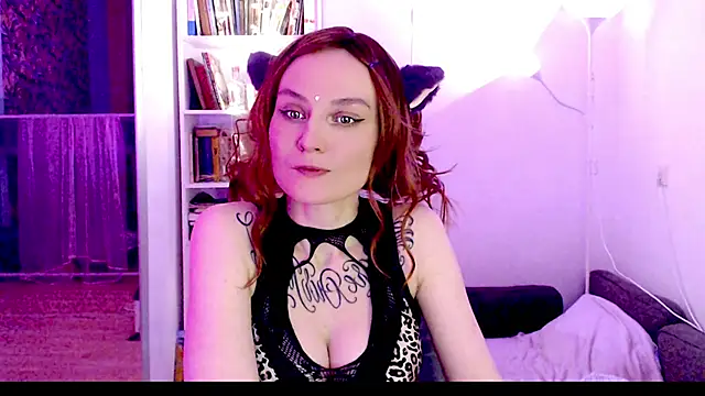Snapshot of mischellemeow13 chatting on February 7, 4:06 am mischellemeow13 online show from February 7, 4:06 am