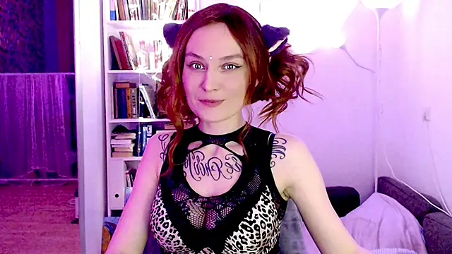 Snapshot of mischellemeow13 chatting on February 7, 1:04 am mischellemeow13 online show from February 7, 1:04 am
