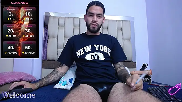 Snapshot of akeemdavid_05 chatting on October 7, 10:44 pm akeemdavid 05 online show from October 7, 10:44 pm