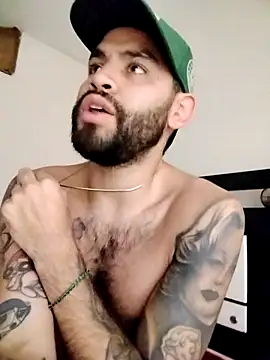 Snapshot of akeemdavid_05 chatting on November 14, 9:40 pm akeemdavid 05 online show from November 14, 9:40 pm