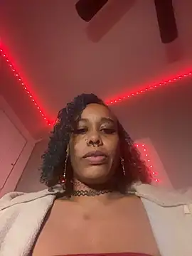 loveluna8 online show from October 31, 8:22 am