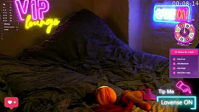 Snapshot of coupleofficial chatting on March 14, 10:05 pm coupleofficial online show from March 14, 10:05 pm