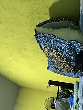 Snapshot of Piecito chatting on March 3, 2:40 am Piecito online show from March 3, 2:40 am