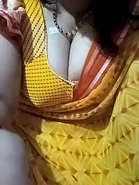 Snapshot of MONA_DARLING31 chatting on December 5, 4:26 am MONA DARLING31 online show from December 5, 4:26 am