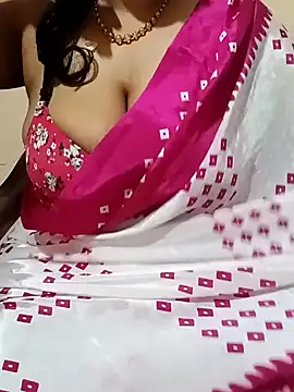 Snapshot of MONA_DARLING31 chatting on December 6, 4:52 am MONA DARLING31 online show from December 6, 4:52 am