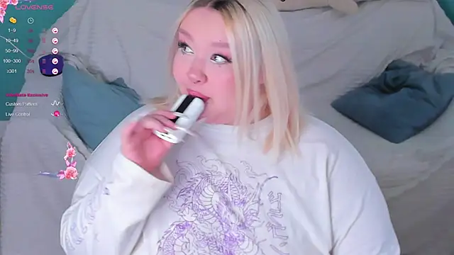 LilyBelll online show from February 5, 9:04 am