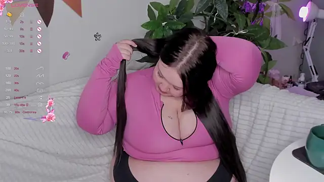 LilyBelll online show from November 12, 10:30 am