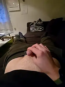 Snapshot of Titanhoott chatting on December 6, 7:04 am Titanhoott online show from December 6, 7:04 am