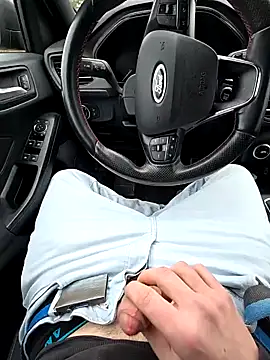 Snapshot of Titanhoott chatting on December 24, 10:33 am Titanhoott online show from December 24, 10:33 am