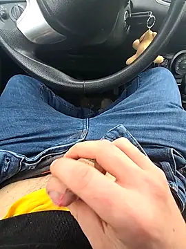 Snapshot of Titanhoott chatting on November 15, 11:58 am Titanhoott online show from November 15, 11:58 am