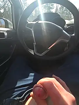 Snapshot of Titanhoott chatting on March 4, 10:24 am Titanhoott online show from March 4, 10:24 am