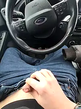 Snapshot of Titanhoott chatting on December 30, 1:36 pm Titanhoott online show from December 30, 1:36 pm