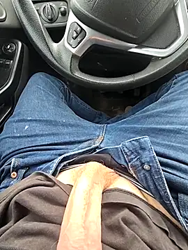 Snapshot of Titanhoott chatting on March 10, 11:12 am Titanhoott online show from March 10, 11:12 am