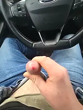 Snapshot of Titanhoott chatting on December 9, 8:22 am Titanhoott online show from December 9, 8:22 am