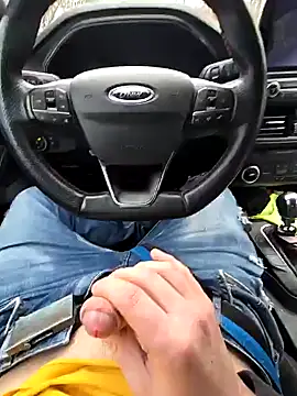 Snapshot of Titanhoott chatting on December 20, 1:33 pm Titanhoott online show from December 20, 1:33 pm