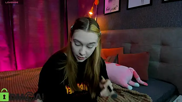 Lesi Moonie01 online show from October 18, 8:38 am