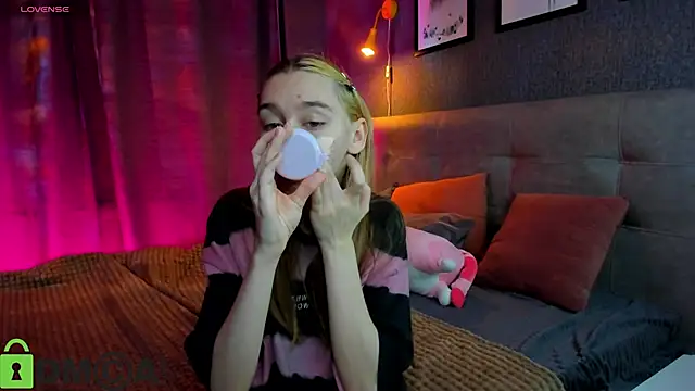 Lesi Moonie01 online show from October 19, 7:00 am