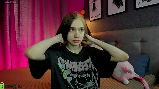 Snapshot of Lesi_Moonie01 chatting on July 13, 9:19 am Lesi Moonie01 online show from July 13, 9:19 am