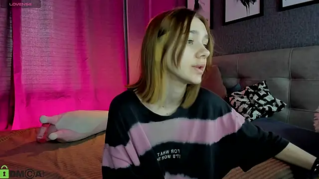 Snapshot of Lesi_Moonie01 chatting on June 28, 9:15 am Lesi Moonie01 online show from June 28, 9:15 am