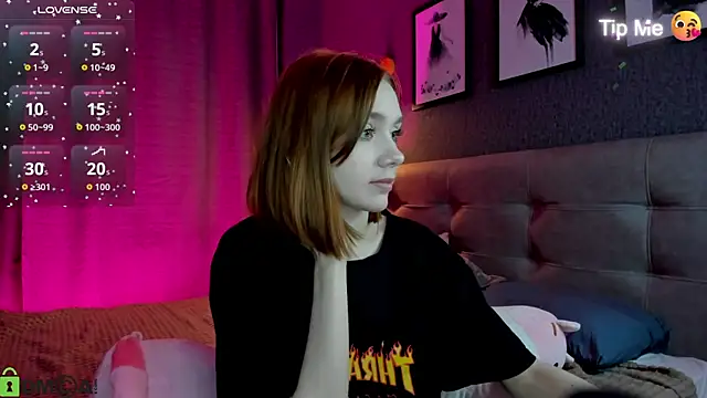 Snapshot of Lesi_Moonie01 chatting on May 6, 9:24 am Lesi Moonie01 online show from May 6, 9:24 am