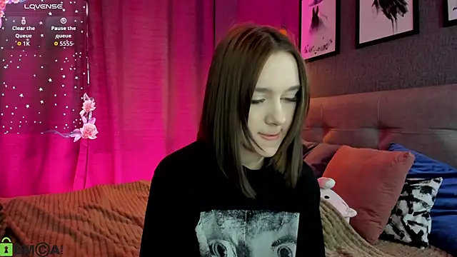 Snapshot of Lesi_Moonie01 chatting on May 25, 9:30 am Lesi Moonie01 online show from May 25, 9:30 am