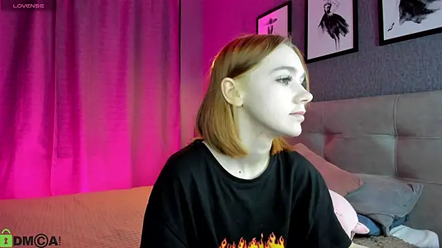 Snapshot of Lesi_Moonie01 chatting on May 20, 9:28 am Lesi Moonie01 online show from May 20, 9:28 am