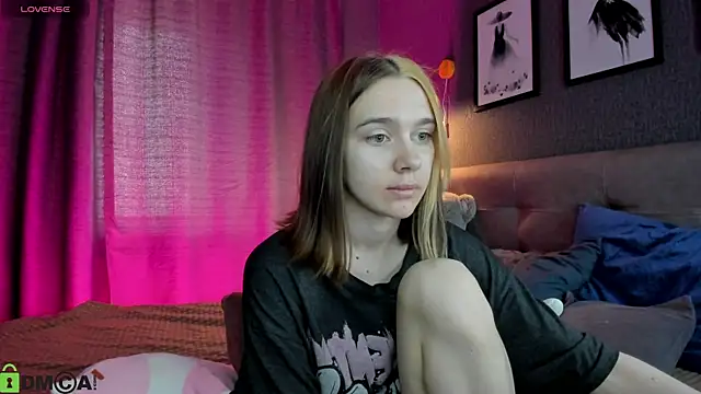 Snapshot of Lesi_Moonie01 chatting on July 21, 9:21 am Lesi Moonie01 online show from July 21, 9:21 am