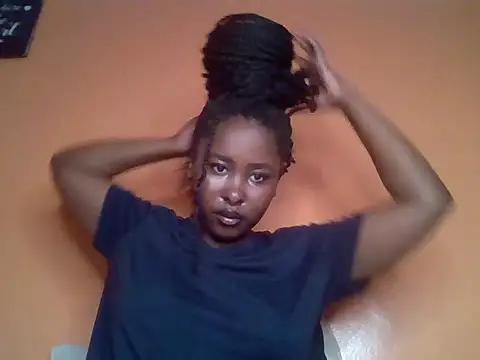 Moonfades online show from November 10, 7:35 am