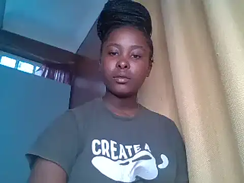 Snapshot of Moonfades chatting on January 23, 5:24 am Moonfades online show from January 23, 5:24 am