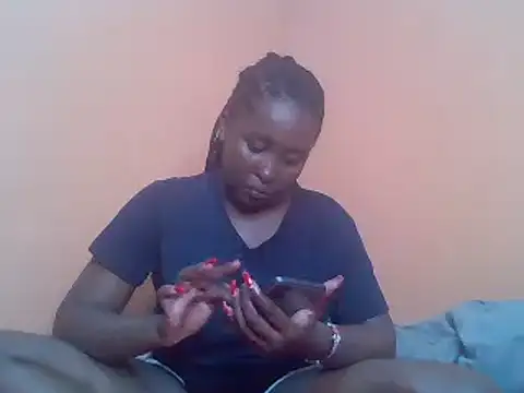 Snapshot of Moonfades chatting on February 4, 1:27 pm Moonfades online show from February 4, 1:27 pm