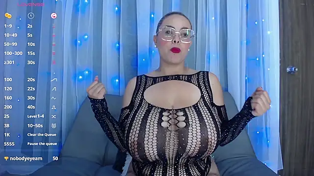 Snapshot of AdelyGinn chatting on January 25, 2:03 pm AdelyGinn online show from January 25, 2:03 pm