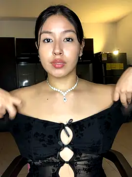 EmmaRossem online show from December 13, 8:04 pm