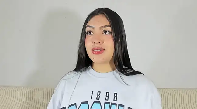 Snapshot of Sweet-Sophiee chatting on January 24, 2:51 pm Sweet-Sophiee online show from January 24, 2:51 pm