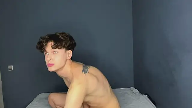 Snapshot of alyx_garden chatting on December 17, 9:39 am alyx garden online show from December 17, 9:39 am