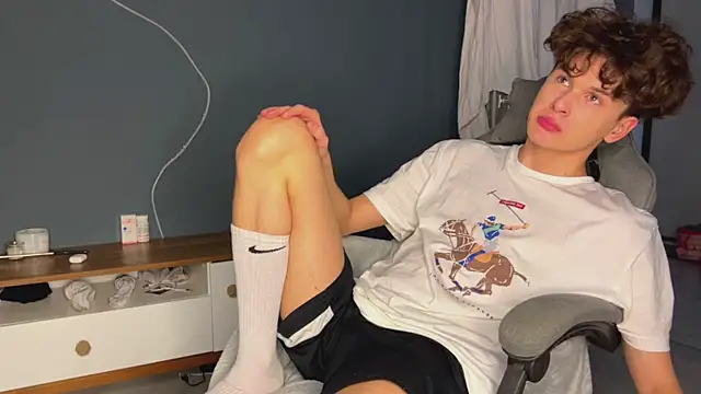 Snapshot of alyx_garden chatting on December 26, 4:04 pm alyx garden online show from December 26, 4:04 pm