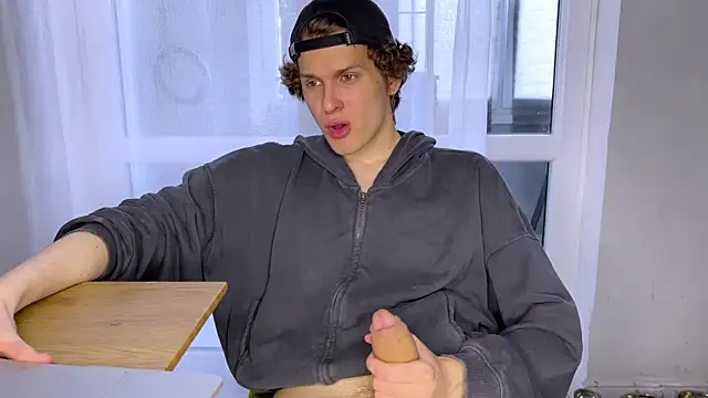 alyx garden online show from April 8, 10:50 am