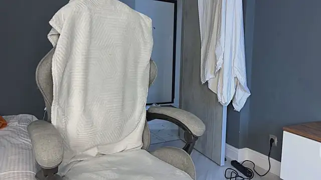 Snapshot of alyx_garden chatting on February 5, 9:36 am alyx garden online show from February 5, 9:36 am