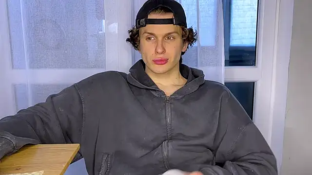 alyx garden online show from April 10, 2:35 pm