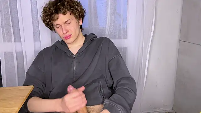 alyx garden online show from April 3, 4:57 pm