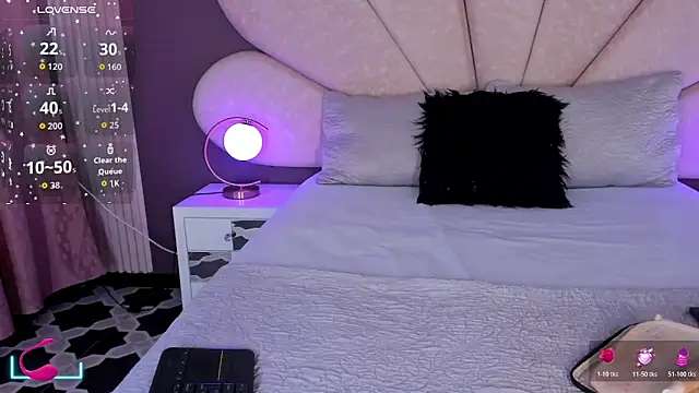 MaxiRogers online show from December 21, 11:45 am