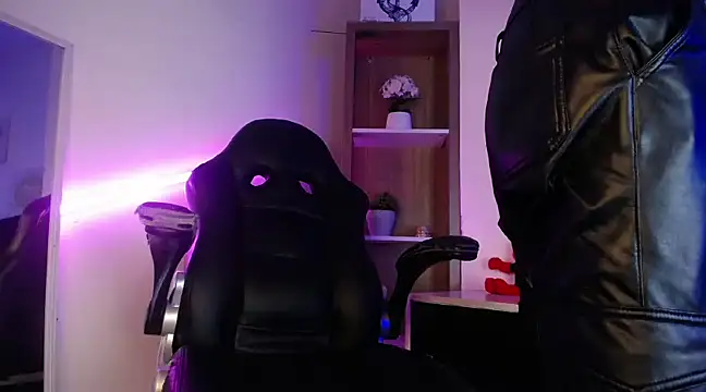 Snapshot of DemianPrince chatting on December 28, 9:52 am DemianPrince online show from December 28, 9:52 am