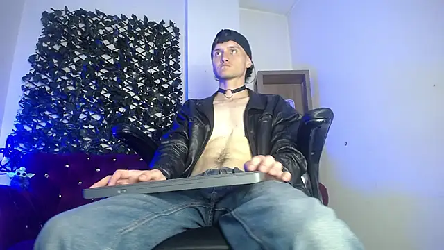 Snapshot of DemianPrince chatting on December 17, 7:50 am DemianPrince online show from December 17, 7:50 am