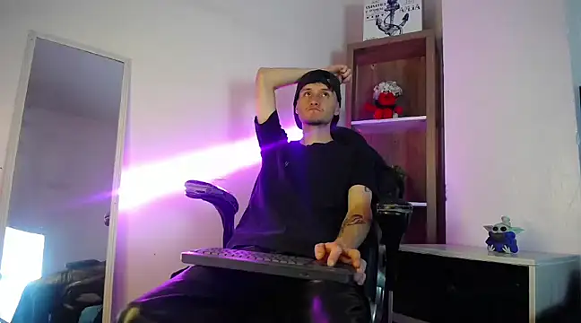 Snapshot of DemianPrince chatting on December 27, 3:42 am DemianPrince online show from December 27, 3:42 am