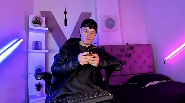 Snapshot of DemianPrince chatting on December 21, 4:30 am DemianPrince online show from December 21, 4:30 am