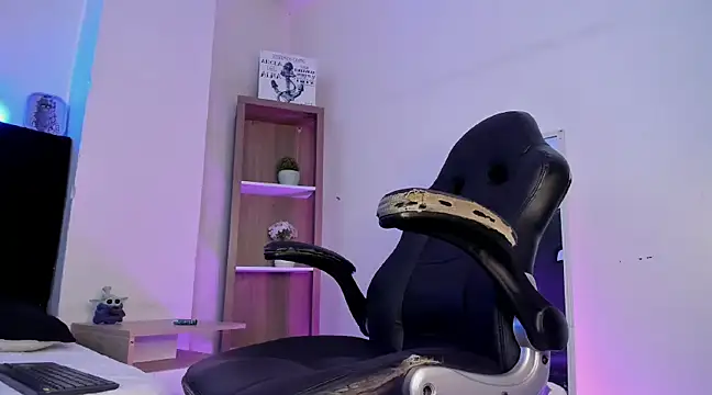 Snapshot of DemianPrince chatting on February 7, 5:52 am DemianPrince online show from February 7, 5:52 am