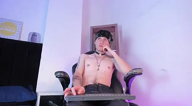 Snapshot of DemianPrince chatting on January 11, 9:36 am DemianPrince online show from January 11, 9:36 am